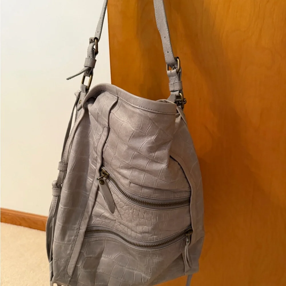 Croc-Texture Hobo Shoulder Bag in Gray